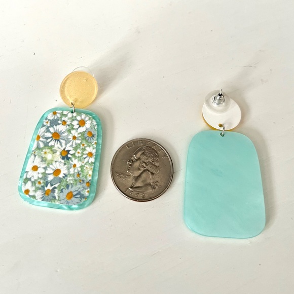 Flower Field Acrylic Dangle Earrings Minimal Modern Style - Picture 2 of 2